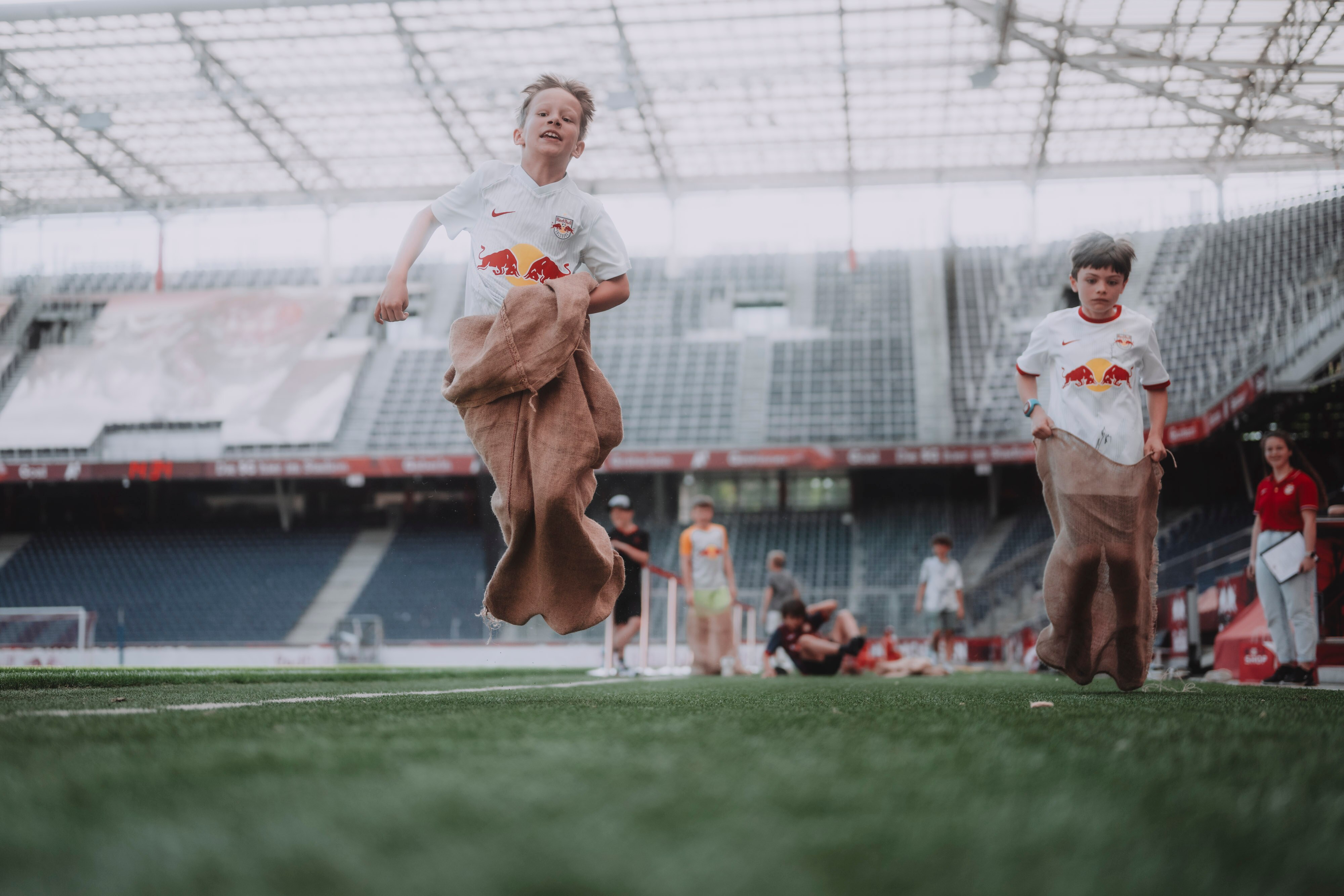 Großes Fußball-Banner 8,2x1,5m: Partydeko Für Geburtstage, Sportfeste & Events