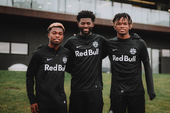 {"titleEn":"FC Red Bull Salzburg Training Start After Winter Break","description":"SALZBURG, AUSTRIA - JANUARY 05: Amankwah Forson (L), Jerome Onguene (M) and Daouda Guindo (R) of FC Red Bull Salzburg during a first training session after the winter break on January 5, 2023 in Salzburg, Austria. (Photo by Andreas Schaad - FC Red Bull Salzburg/FC Red Bull Salzburg via Getty Images)","tags":null,"focusX":0.0,"focusY":0.0}