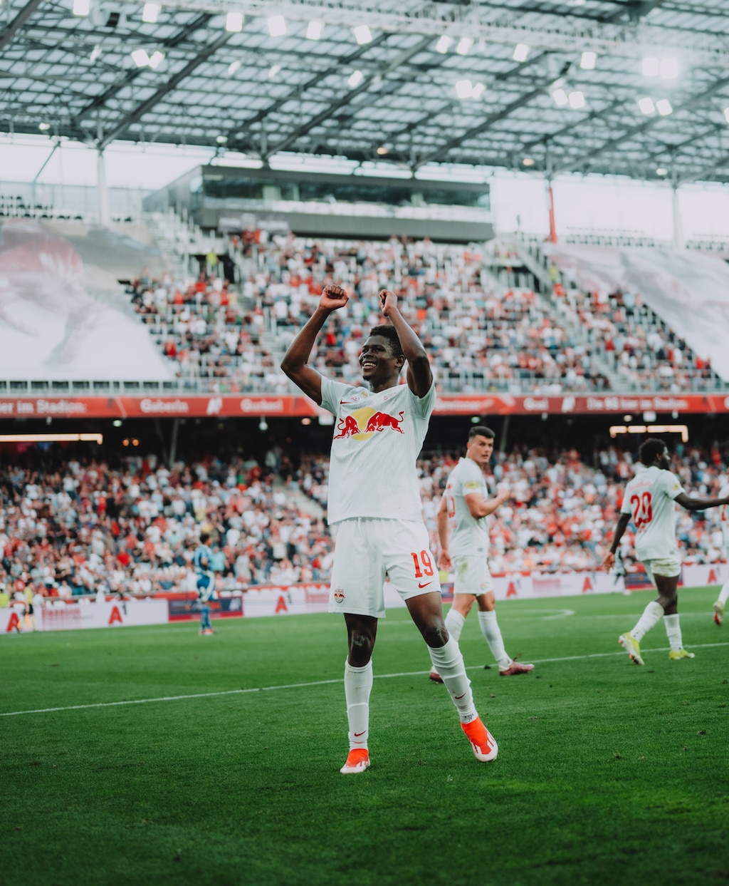 والپیپر کریم کوناته فوتبالی 2025 والپیپر کریم کوناته فوتبالی 2025