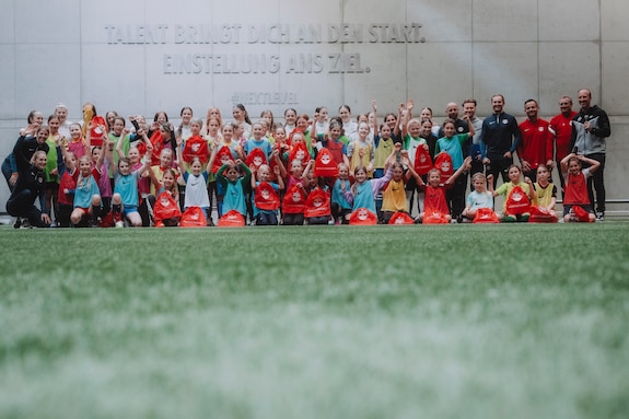 {"titleEn":"Girls Talent Day","description":"Participants at girls talent day at Red Bull Akademie on March 16, 2024 in Salzburg, Austria. Photo by Andreas Schaad - FC Red Bull Salzburg\r","tags":null,"focusX":0.0,"focusY":0.0}