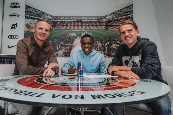 {"titleEn":"FC Red Bull Salzburg Signing Soumaila Diabate","description":"SALZBURG, AUSTRIA: Soumaila Diabate (M) of FC Red Bull Salzburg with Stephan Reiter (L/CEO) and Christoph Freund (R/Director of Sports) during his signing at Red Bull Arena in Salzburg, Austria. (Photo by FC Red Bull Salzburg)","tags":null,"focusX":0.0,"focusY":0.0}
