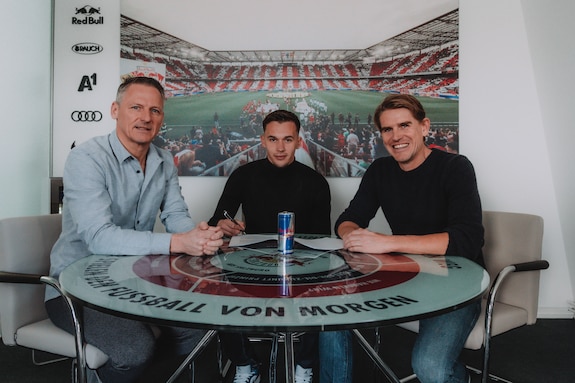 {"titleEn":"Amar Dedic Contract Extension","description":"SALZBURG, AUSTRIA: Amar Dedic (M) of FC Red Bull Salzburg after signing his contract extension with Stephan Reiter (L/CEO) and Christoph Freund (R/Director of Sports) at Red Bull Arena in Salzburg, Austria. (Photo by FC Red Bull Salzburg)","tags":null,"focusX":0.0,"focusY":0.0}