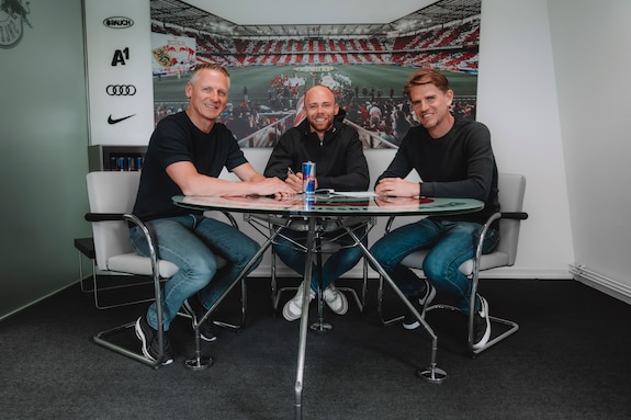 {"titleEn":"Alexander Schlager Contract Signing","description":"SALZBURG, AUSTRIA: Alexander Schlager of FC Red Bull Salzburg with Stephan Reiter (L/CEO) and Christoph Freund (R/Director of Sports) during his contract signing at Red Bull Arena in Salzburg, Austria. (Photo by FC Red Bull Salzburg)","tags":null,"focusX":0.0010946239352422893,"focusY":0.3944649907755734}