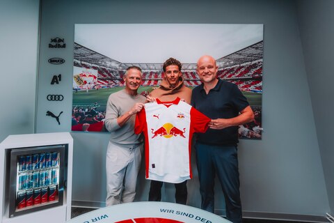 Contract Signing Clement Bischoff