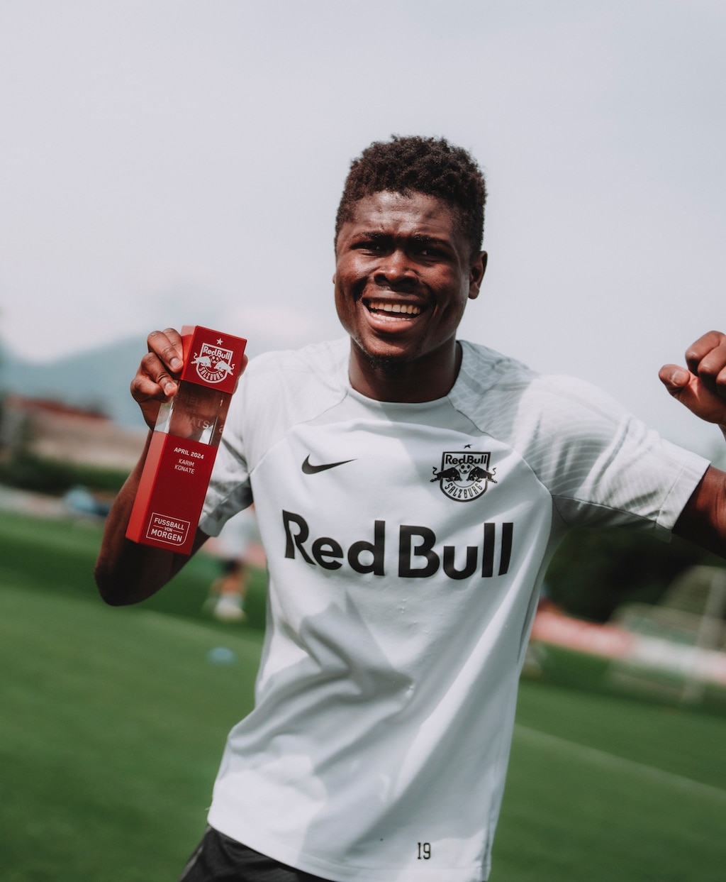 والپیپر کریم کوناته فوتبالی 2025  والپیپر کریم کوناته فوتبالی 2025